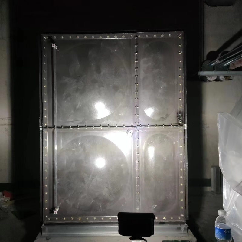 北京中國建築三局項（xiàng）目工程項目搪瓷（cí）鋼板水箱安裝完畢